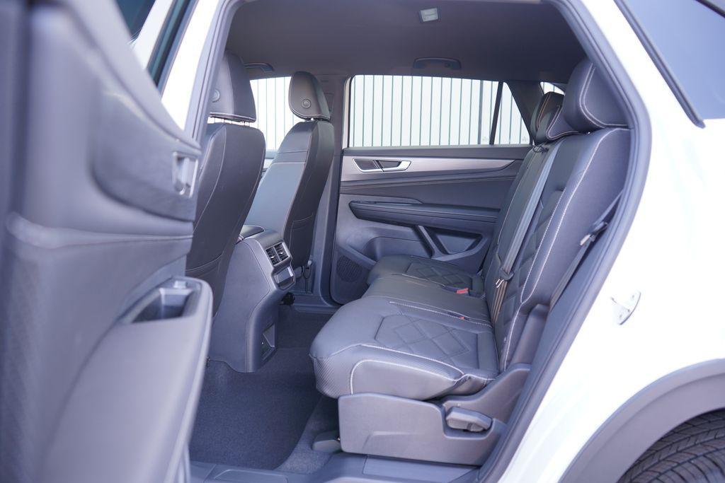 new 2025 Volkswagen Atlas Cross Sport car, priced at $39,773