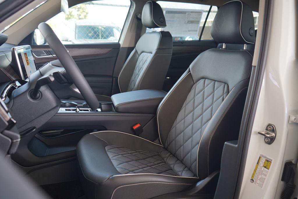 new 2025 Volkswagen Atlas car, priced at $57,516