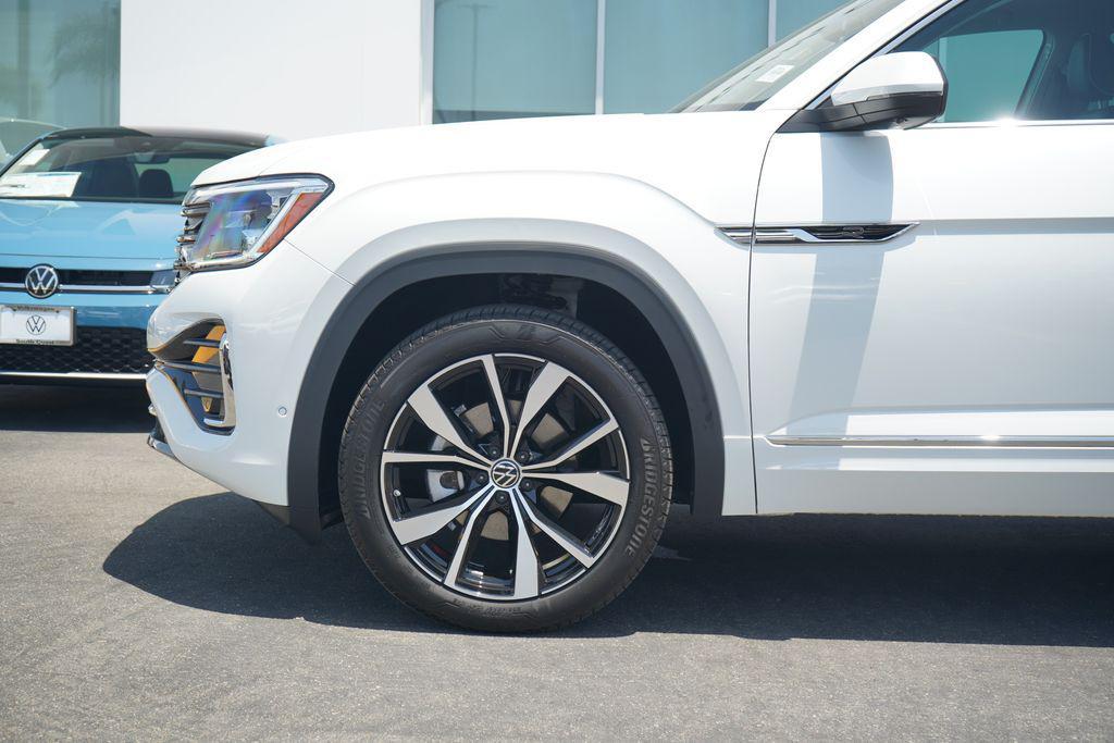 new 2025 Volkswagen Atlas car, priced at $57,516
