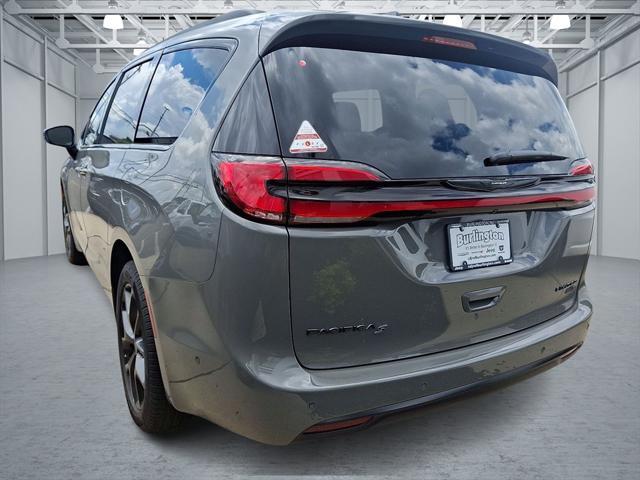 new 2025 Chrysler Pacifica car, priced at $55,040