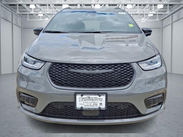 new 2025 Chrysler Pacifica car, priced at $55,040