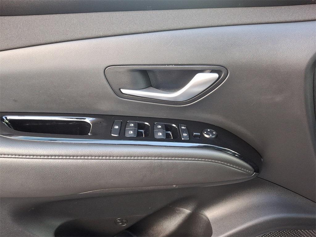 used 2024 Hyundai TUCSON Hybrid car, priced at $26,000