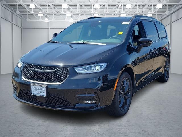 new 2024 Chrysler Pacifica car, priced at $47,395