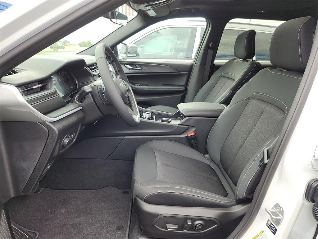 new 2025 Jeep Grand Cherokee L car