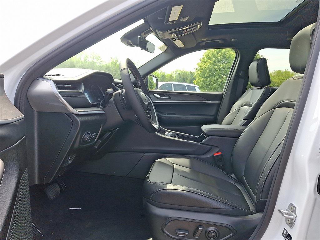 new 2025 Jeep Grand Cherokee L car, priced at $54,240