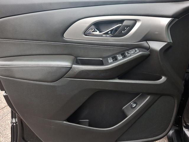 used 2023 Chevrolet Traverse car, priced at $33,800