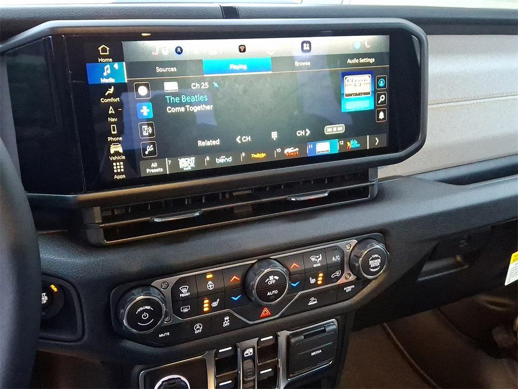 new 2025 Jeep Gladiator car, priced at $51,600