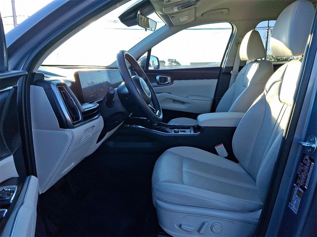 used 2025 Kia Sorento car, priced at $32,500