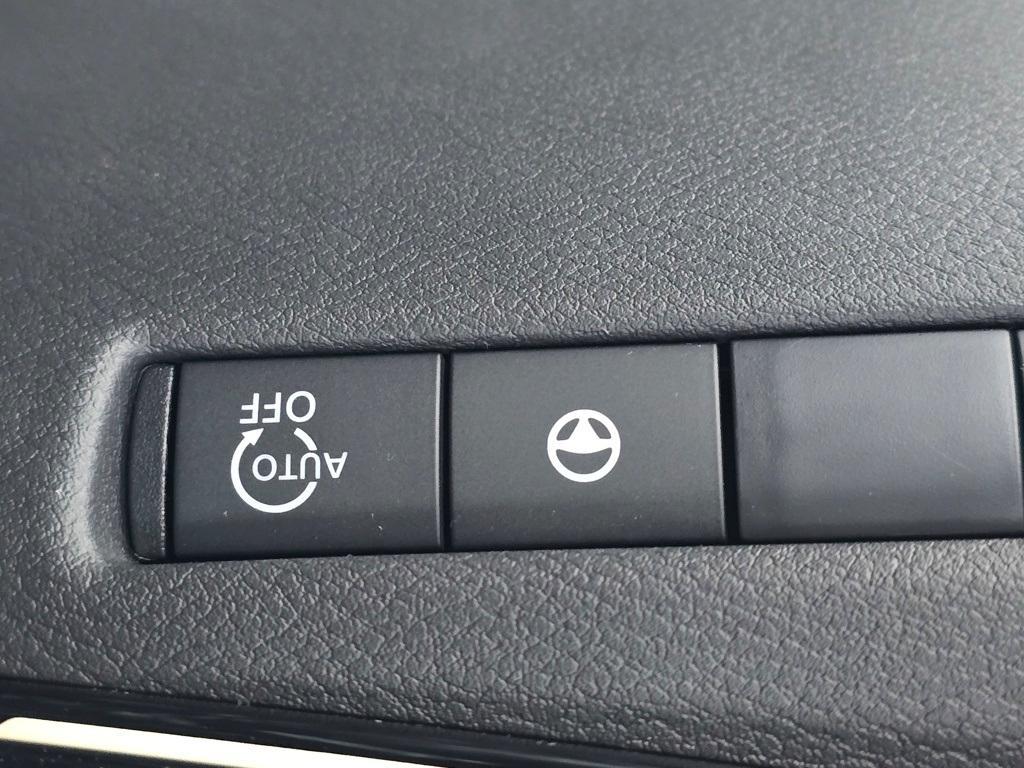 new 2025 Nissan Kicks car, priced at $27,530