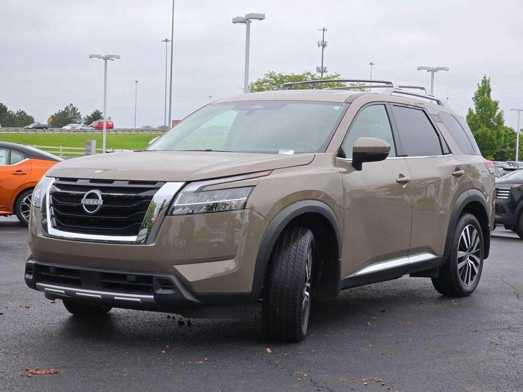 used 2024 Nissan Pathfinder car, priced at $44,999