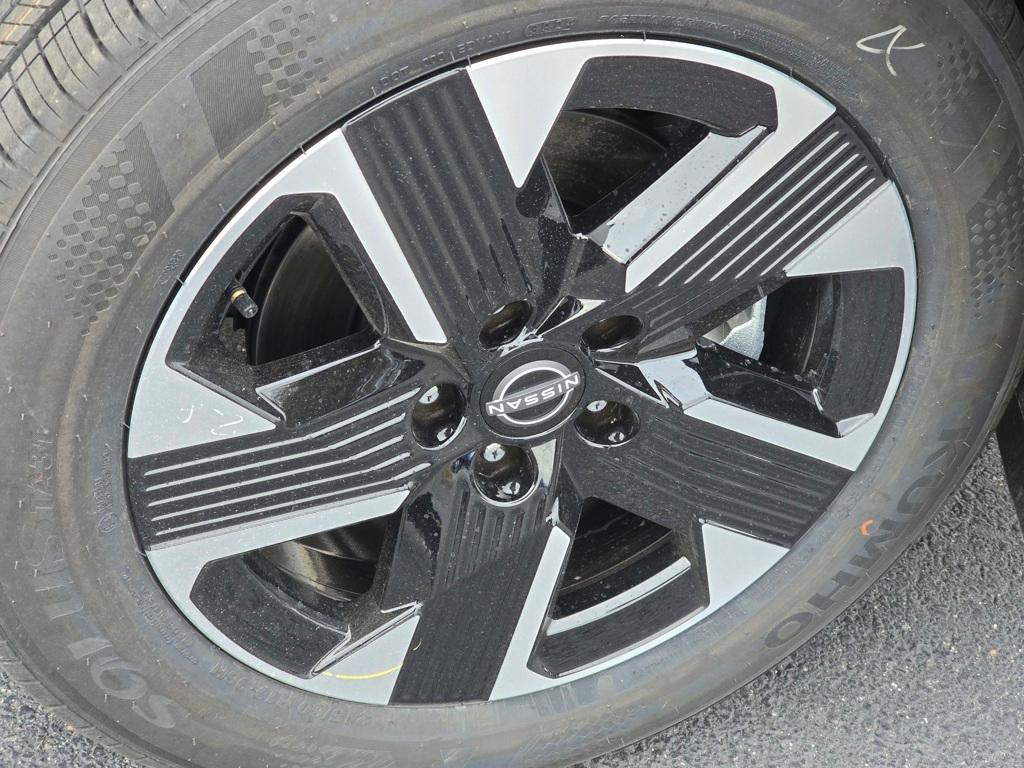 new 2025 Nissan Kicks car, priced at $27,386