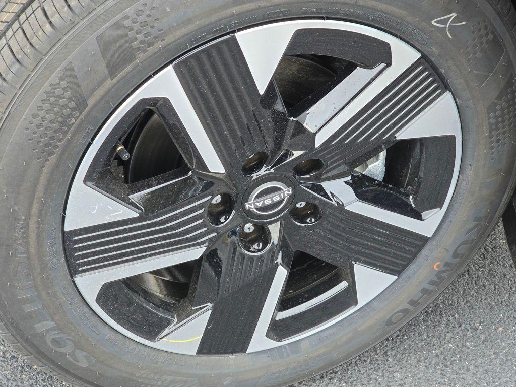 new 2025 Nissan Kicks car, priced at $28,063