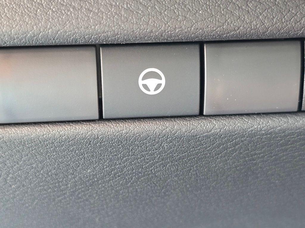 new 2025 Nissan Kicks car, priced at $30,667
