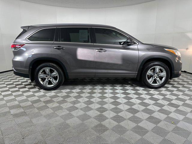 used 2015 Toyota Highlander car, priced at $19,999