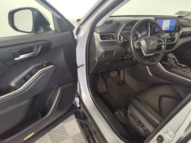 used 2023 Toyota Highlander car, priced at $41,996