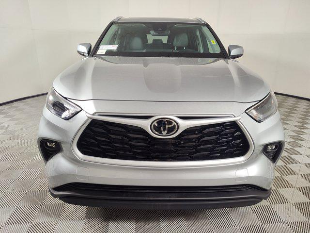 used 2025 Toyota Highlander car, priced at $45,999