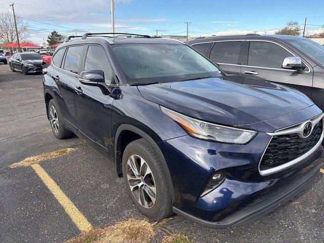 used 2023 Toyota Highlander car, priced at $39,999