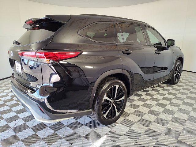 used 2021 Toyota Highlander car, priced at $38,998