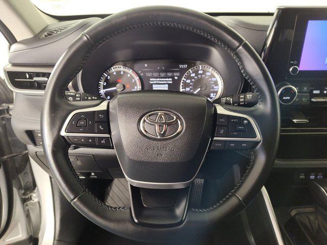 used 2024 Toyota Highlander car, priced at $39,999