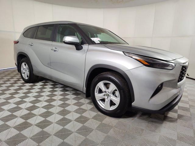 used 2024 Toyota Highlander car, priced at $39,999