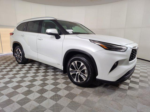 used 2022 Toyota Highlander Hybrid car, priced at $35,000