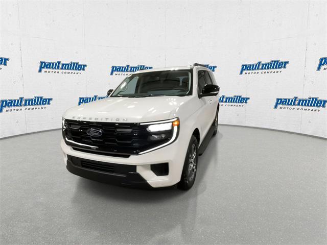 new 2025 Ford Expedition car, priced at $70,340