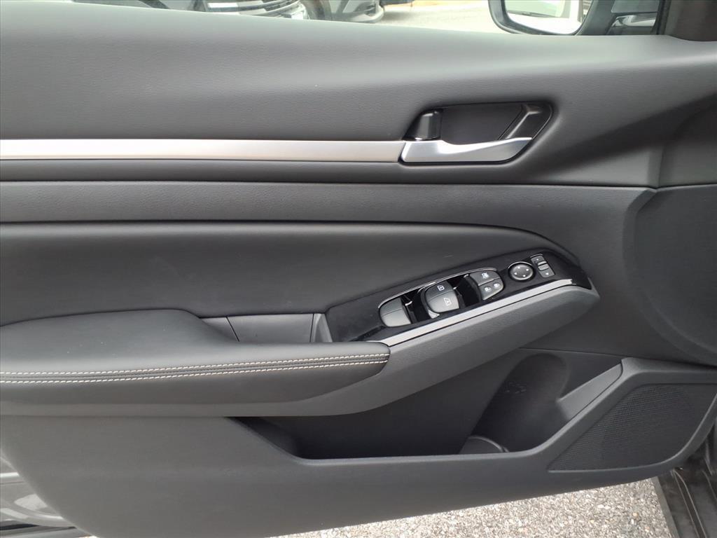 new 2025 Nissan Altima car, priced at $33,148