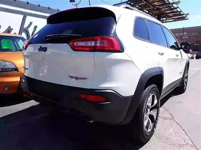 used 2018 Jeep Cherokee car, priced at $12,999