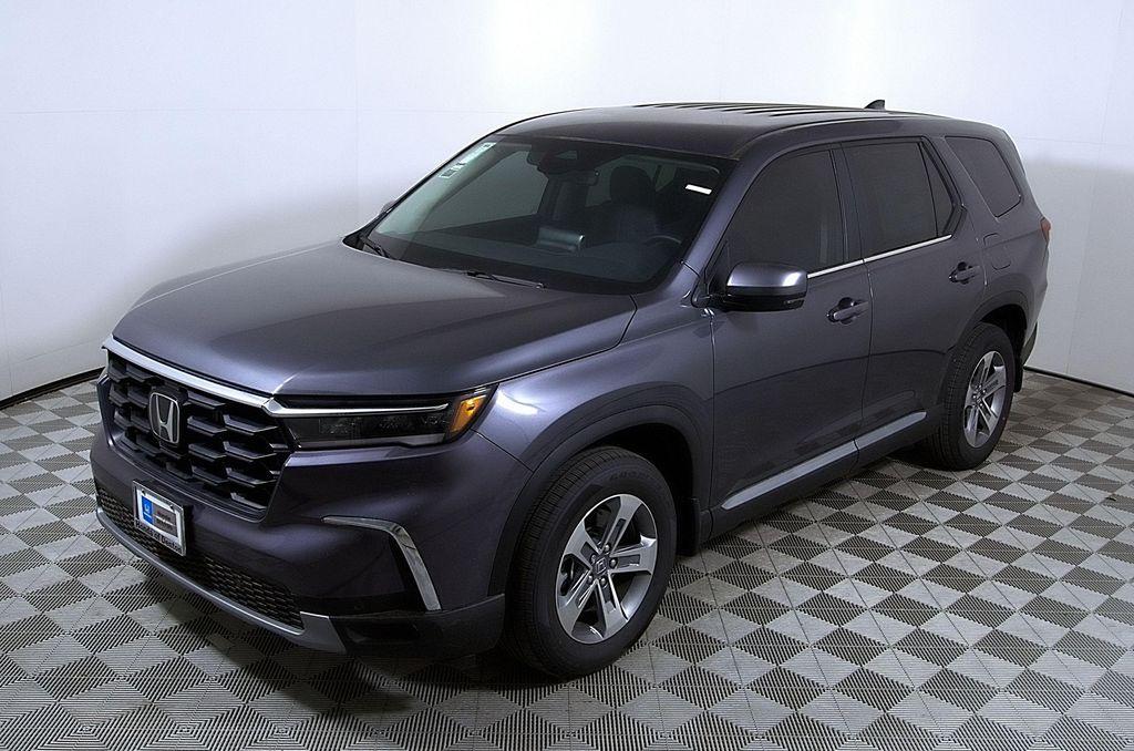 new 2025 Honda Pilot car, priced at $44,995