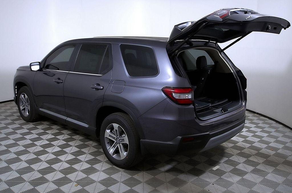new 2025 Honda Pilot car, priced at $44,995
