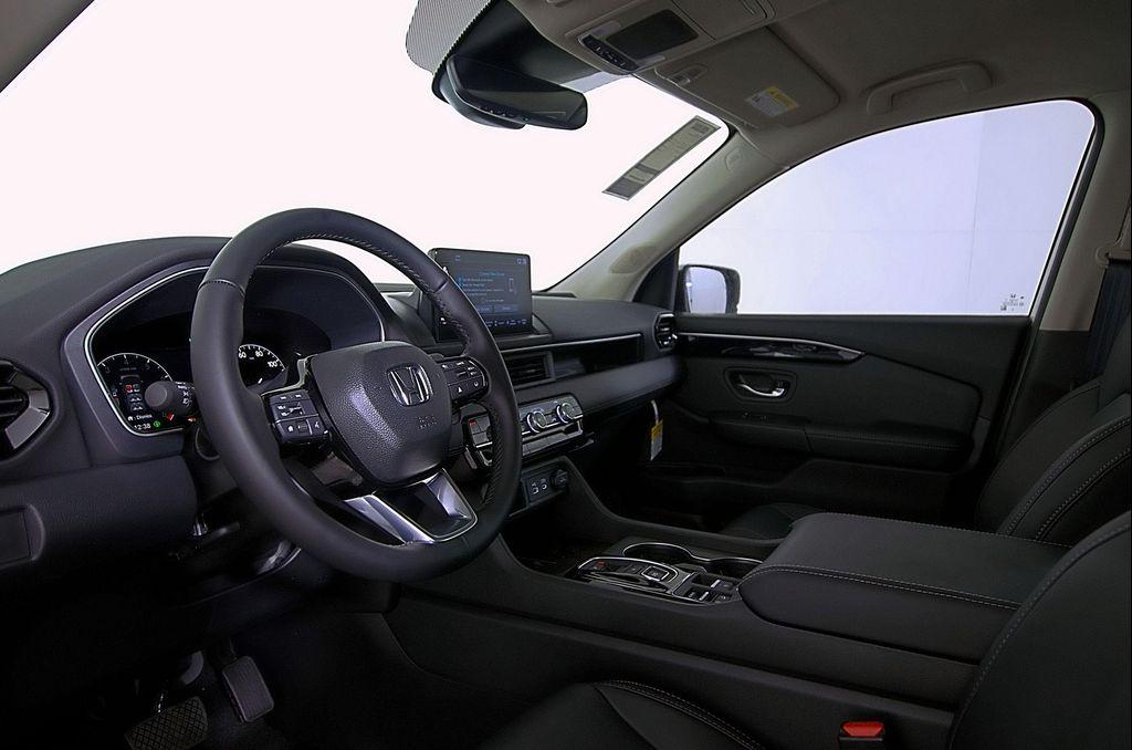 new 2025 Honda Pilot car, priced at $44,995