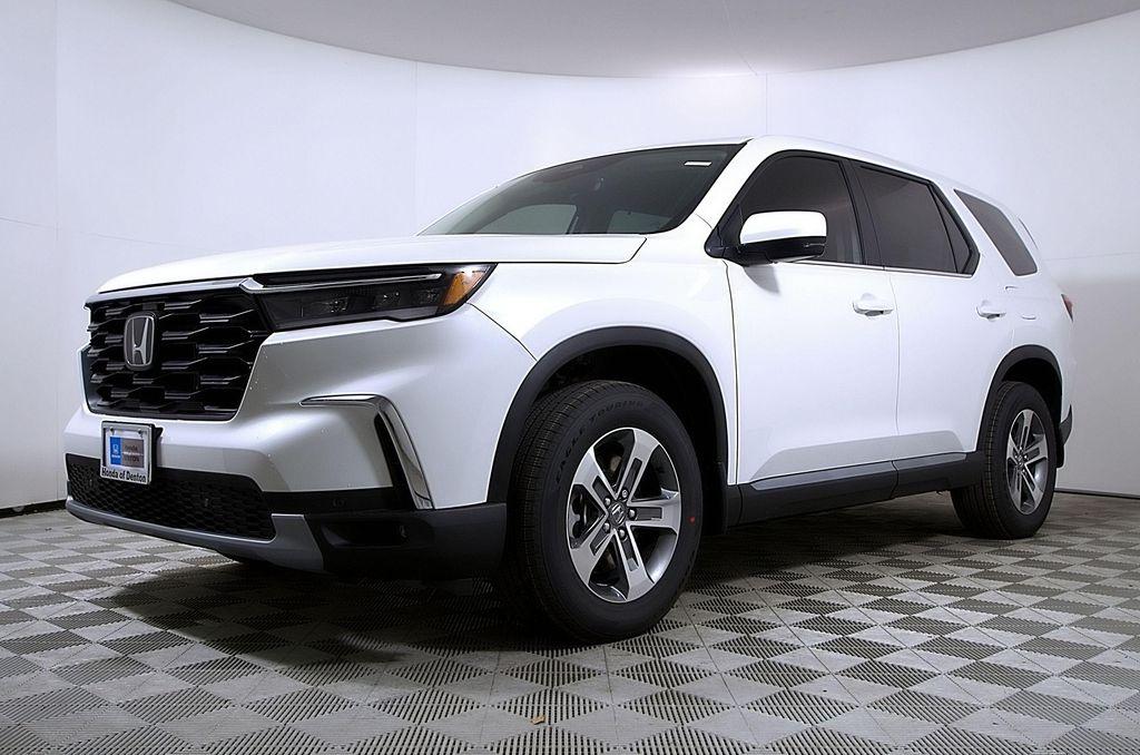 new 2025 Honda Pilot car, priced at $42,941