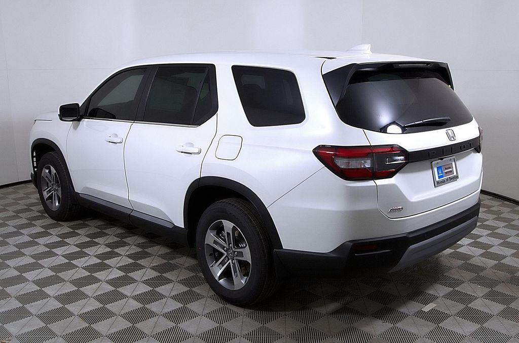 new 2025 Honda Pilot car, priced at $42,941