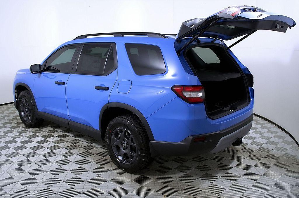 new 2025 Honda Pilot car, priced at $48,719