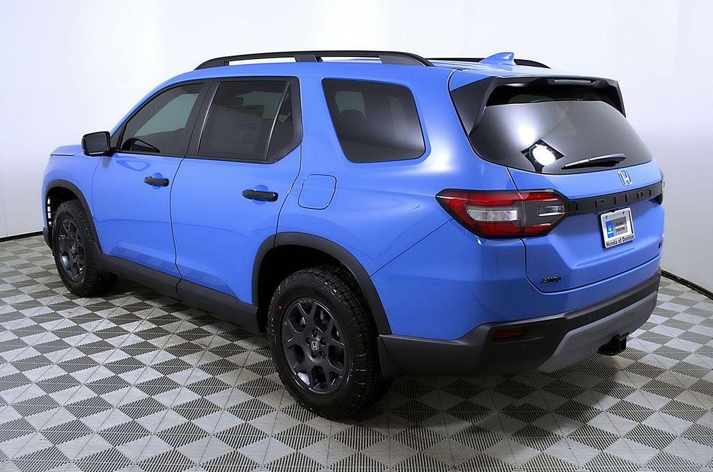 new 2025 Honda Pilot car, priced at $48,719