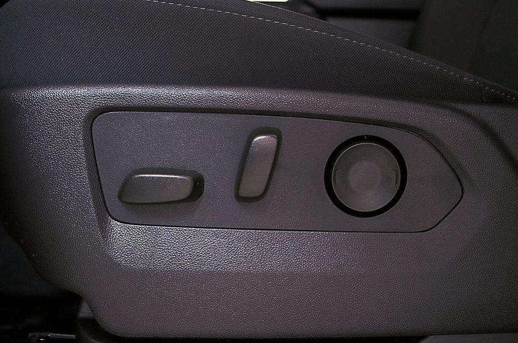 used 2025 Chevrolet Silverado 1500 car, priced at $37,618