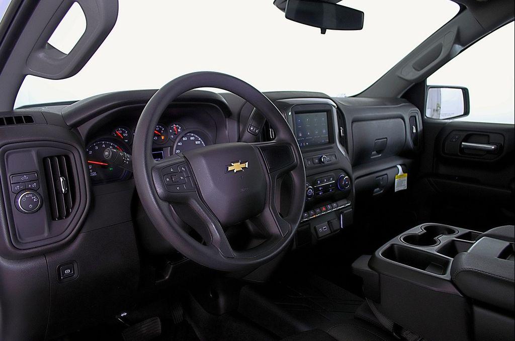 used 2025 Chevrolet Silverado 1500 car, priced at $37,618