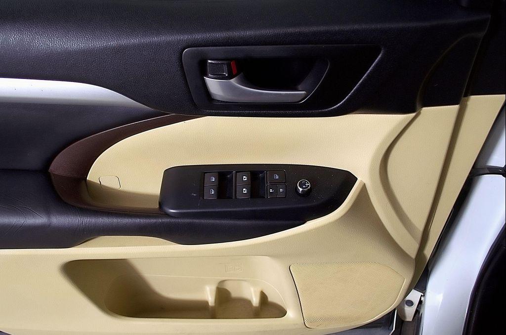 used 2017 Toyota Highlander car, priced at $20,998