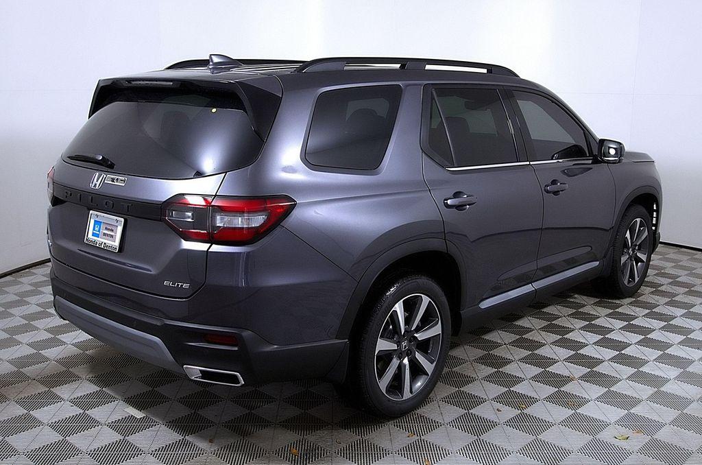 new 2025 Honda Pilot car, priced at $50,870