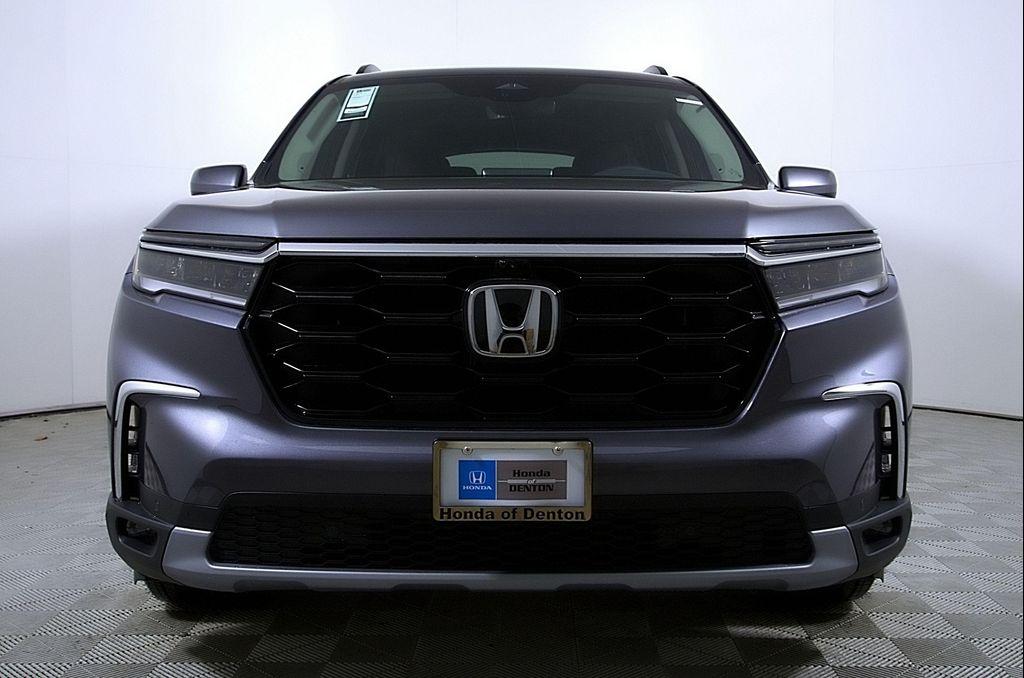 new 2025 Honda Pilot car, priced at $50,870