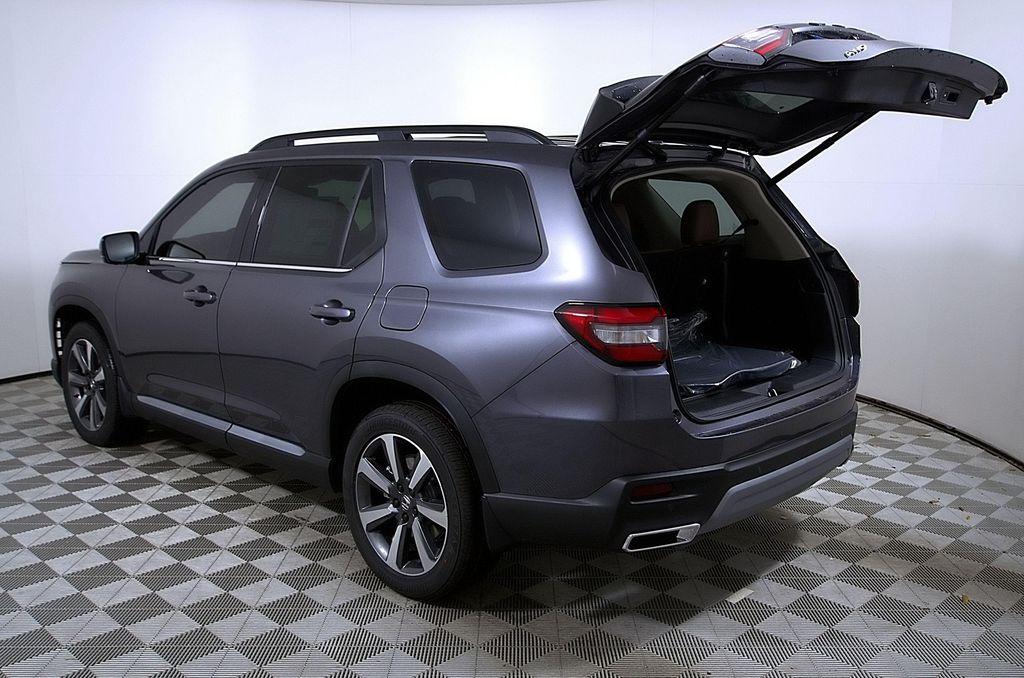 new 2025 Honda Pilot car, priced at $50,870