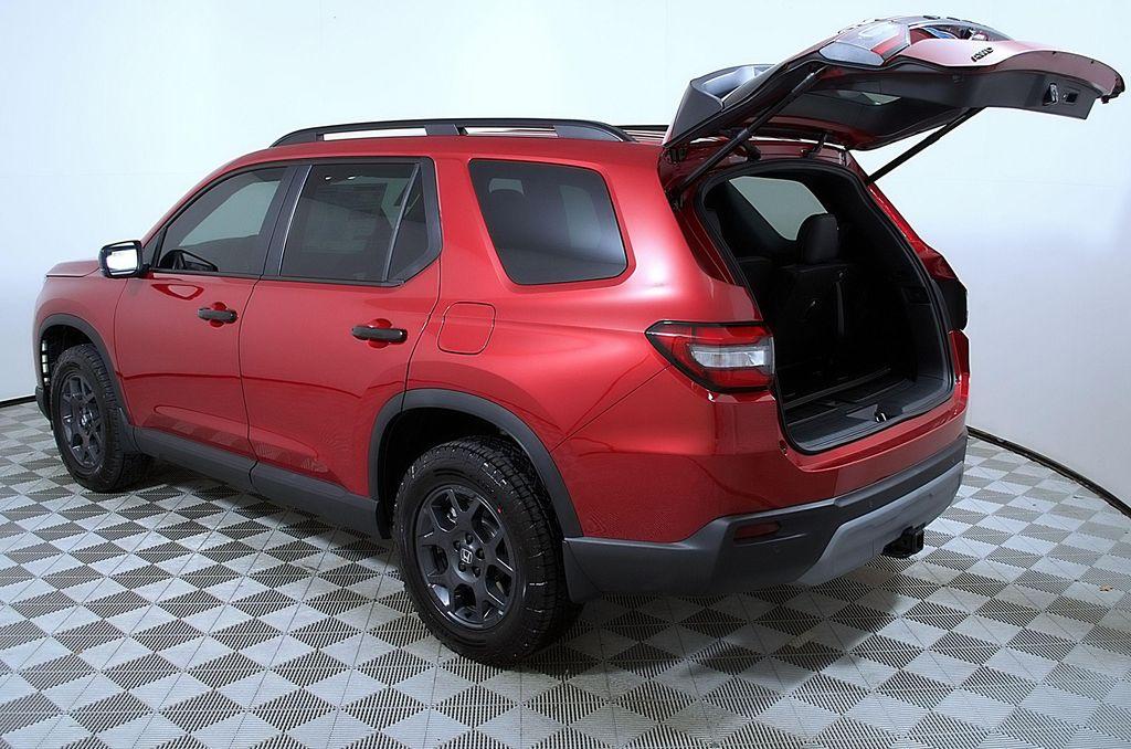 new 2025 Honda Pilot car, priced at $48,359