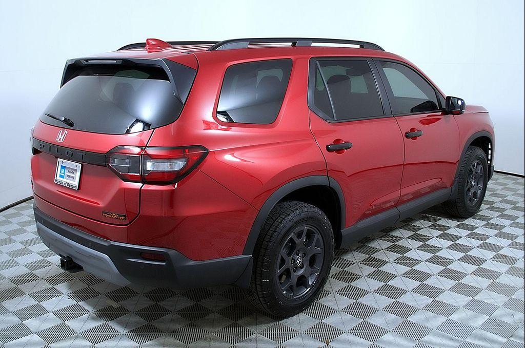 new 2025 Honda Pilot car, priced at $48,359