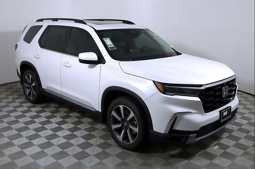 new 2025 Honda Pilot car, priced at $55,030