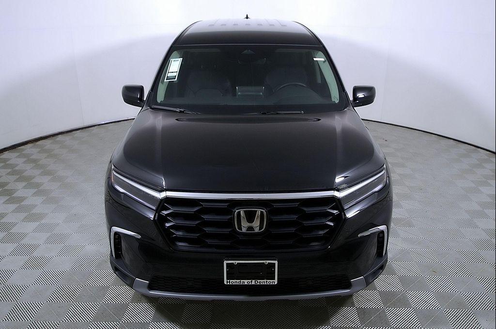 new 2025 Honda Pilot car, priced at $42,398
