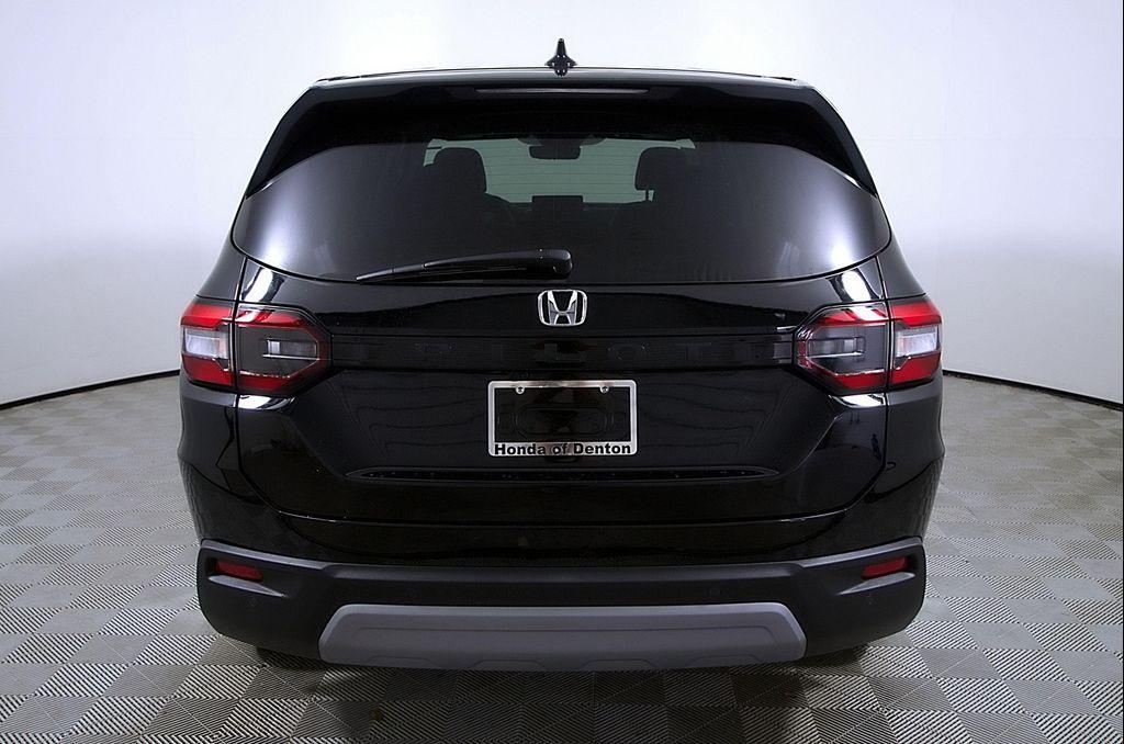 new 2025 Honda Pilot car, priced at $42,398
