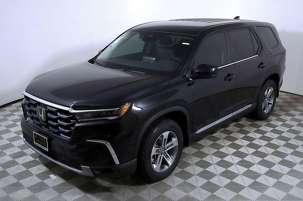 new 2025 Honda Pilot car, priced at $45,680