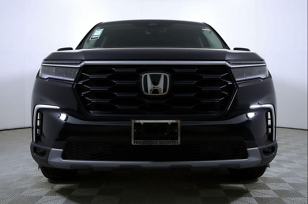 new 2025 Honda Pilot car, priced at $45,680