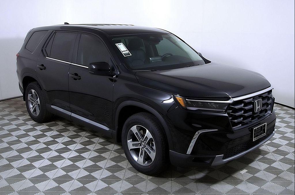 new 2025 Honda Pilot car, priced at $45,680
