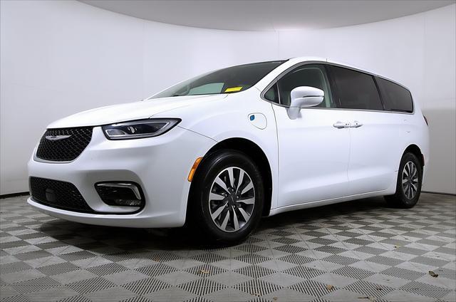 used 2022 Chrysler Pacifica Hybrid car, priced at $24,255